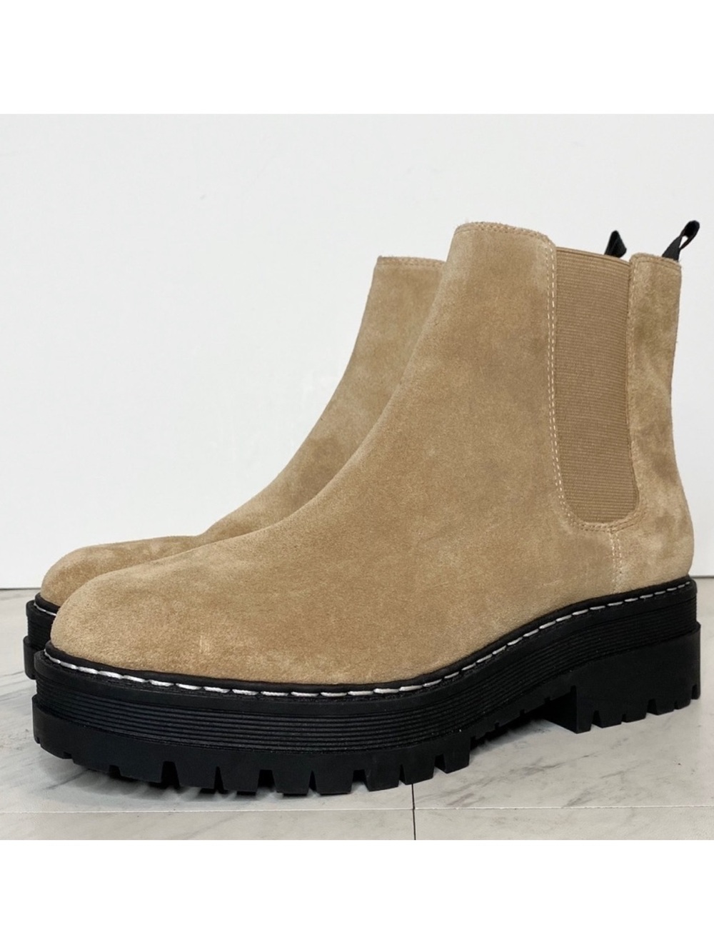 Marc Fisher Pirro Tan Suede Lugsole Ankle Boot 10M